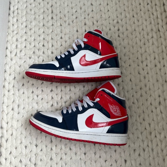 Women’s Air Jordan 1 Mid Sneaker - Picture 1 of 5